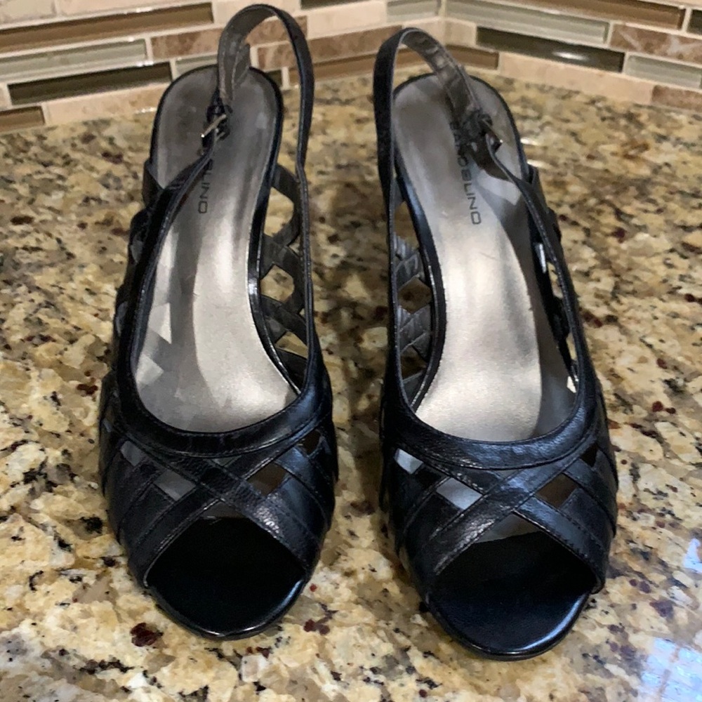 Bandolino strappy black shoes